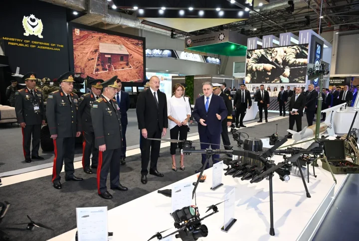 Prezident "ADEX 2026" və "Securex Caspian" sərgiləri ilə tanış olub -